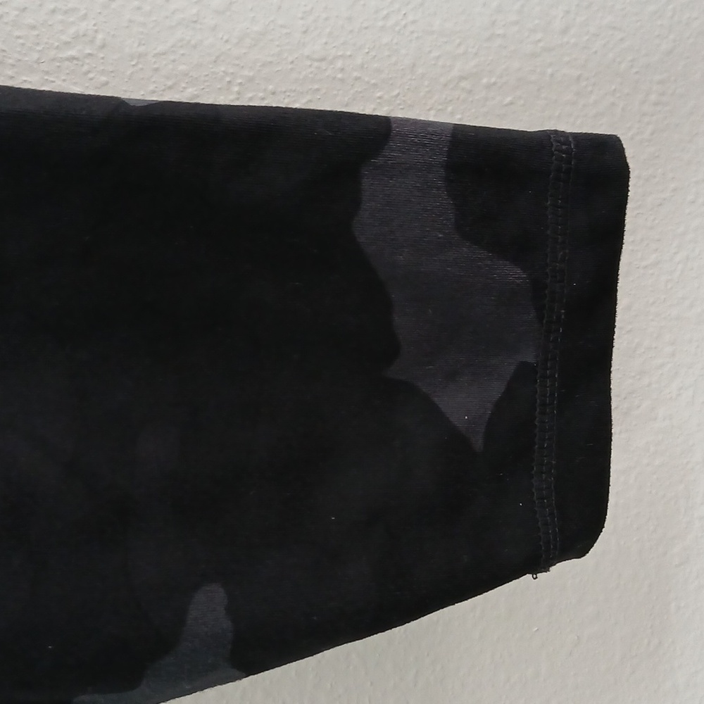Yogalicious Lux Black Camo Leggings Size Small - Picture 5 of 8